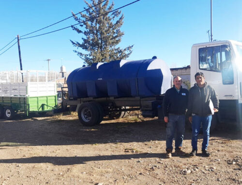 PRC entrega un camión Iveco y su acoplado a la familia Cáceres del campo El Empeño